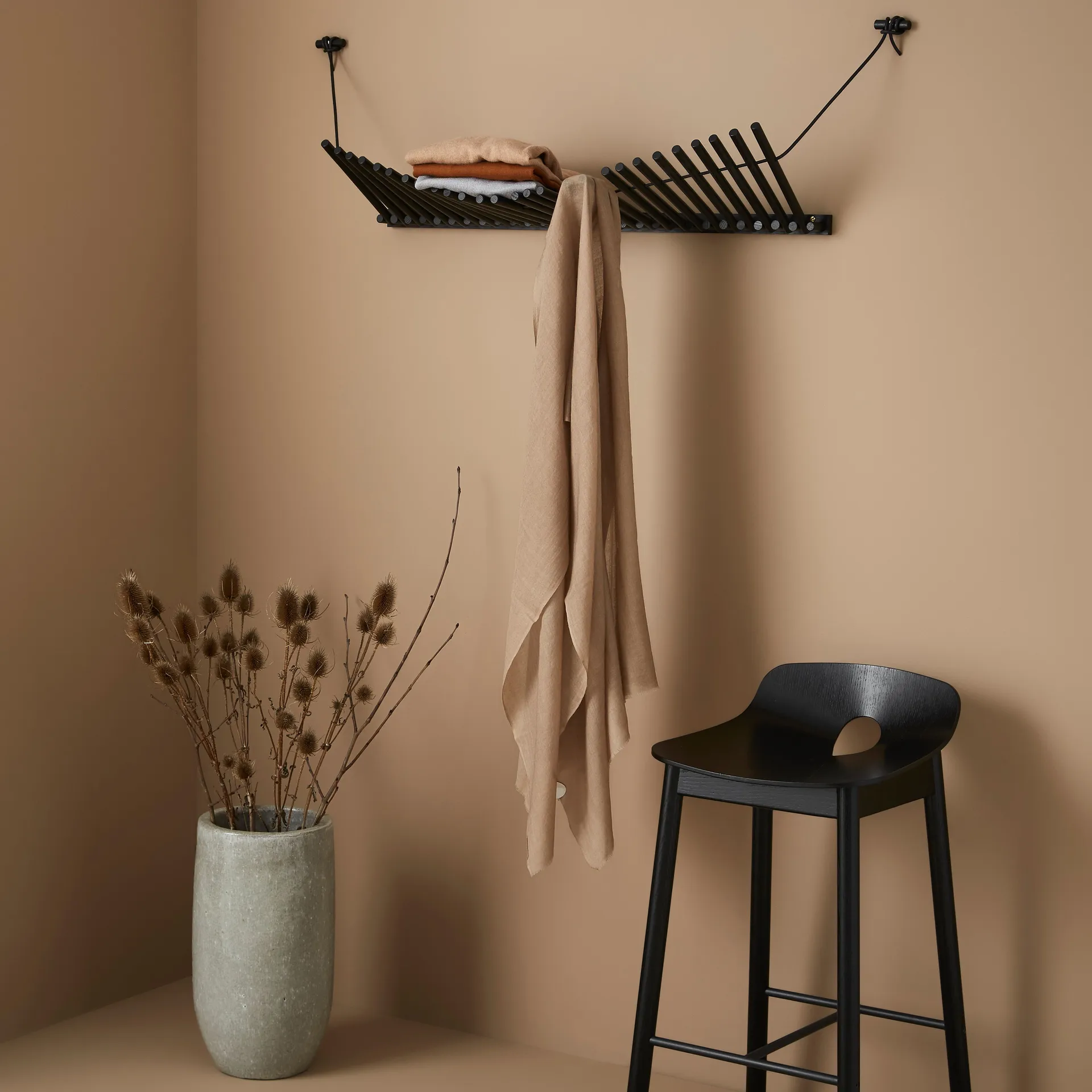 Knaegt knagerække, sortmalet eg Woud