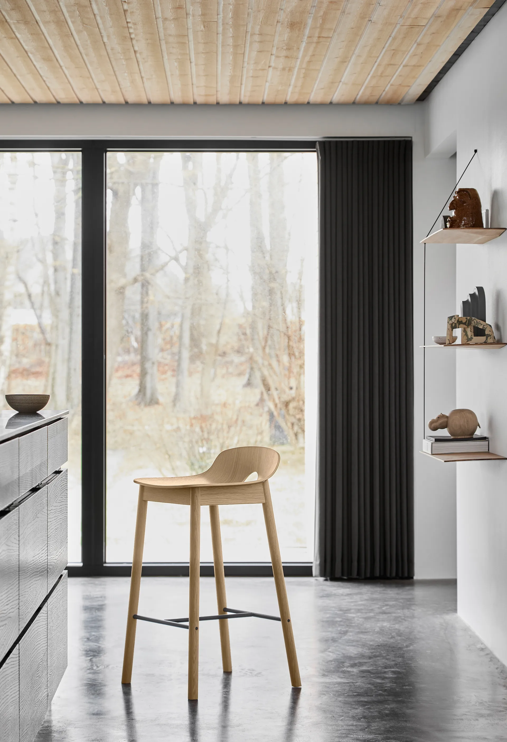 Mono barstol 65 cm, Hvidpigmenteret eg Woud