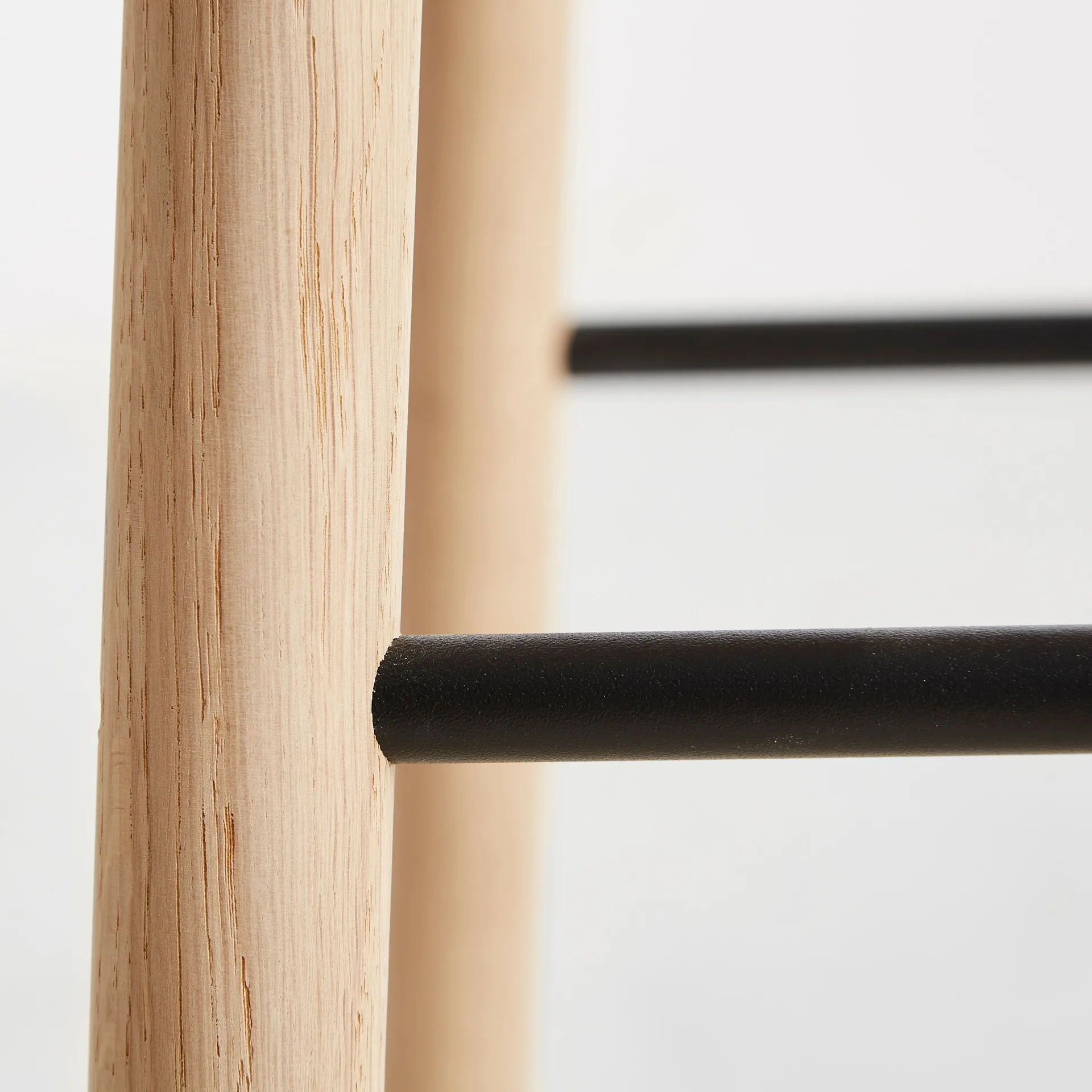 Mono barstol, Hvidpigmenteret eg Woud