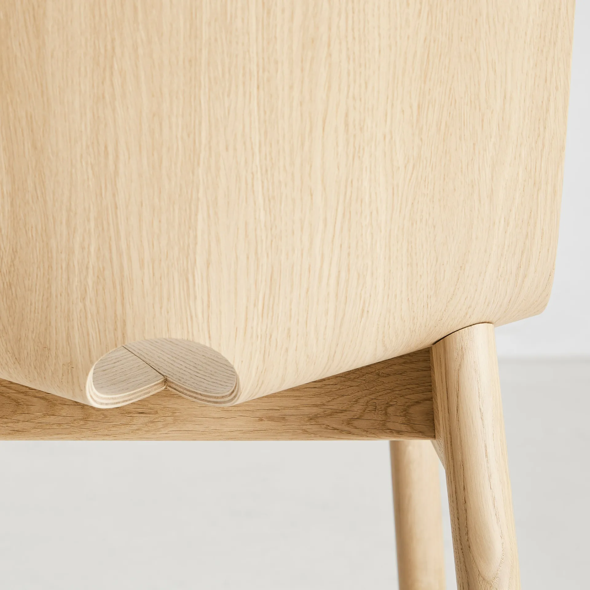 Mono spisestol, Olieret eg Woud