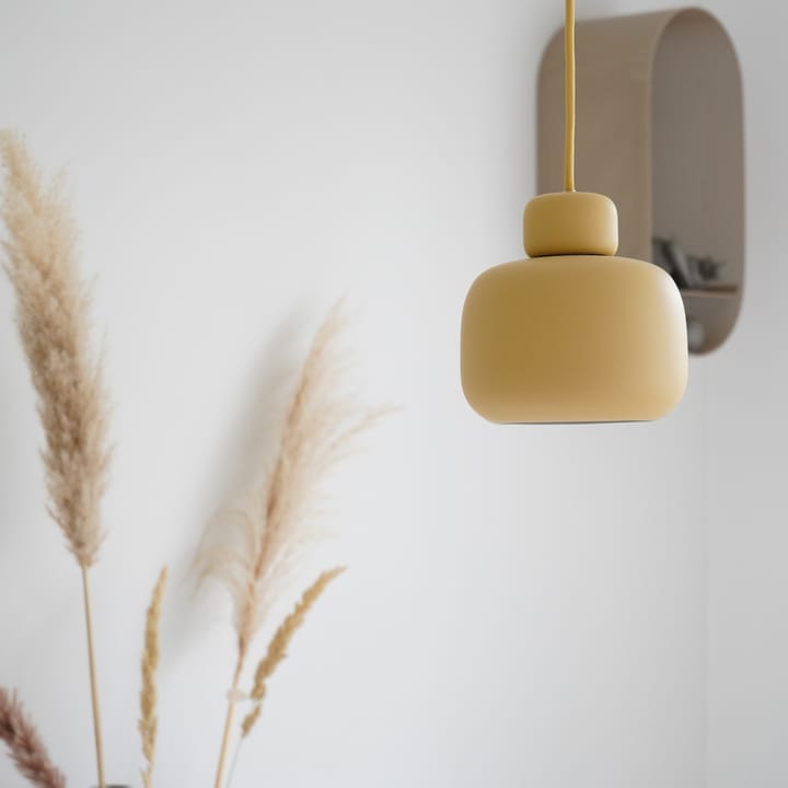 Stone loftslampe small, Sennepsgul Woud