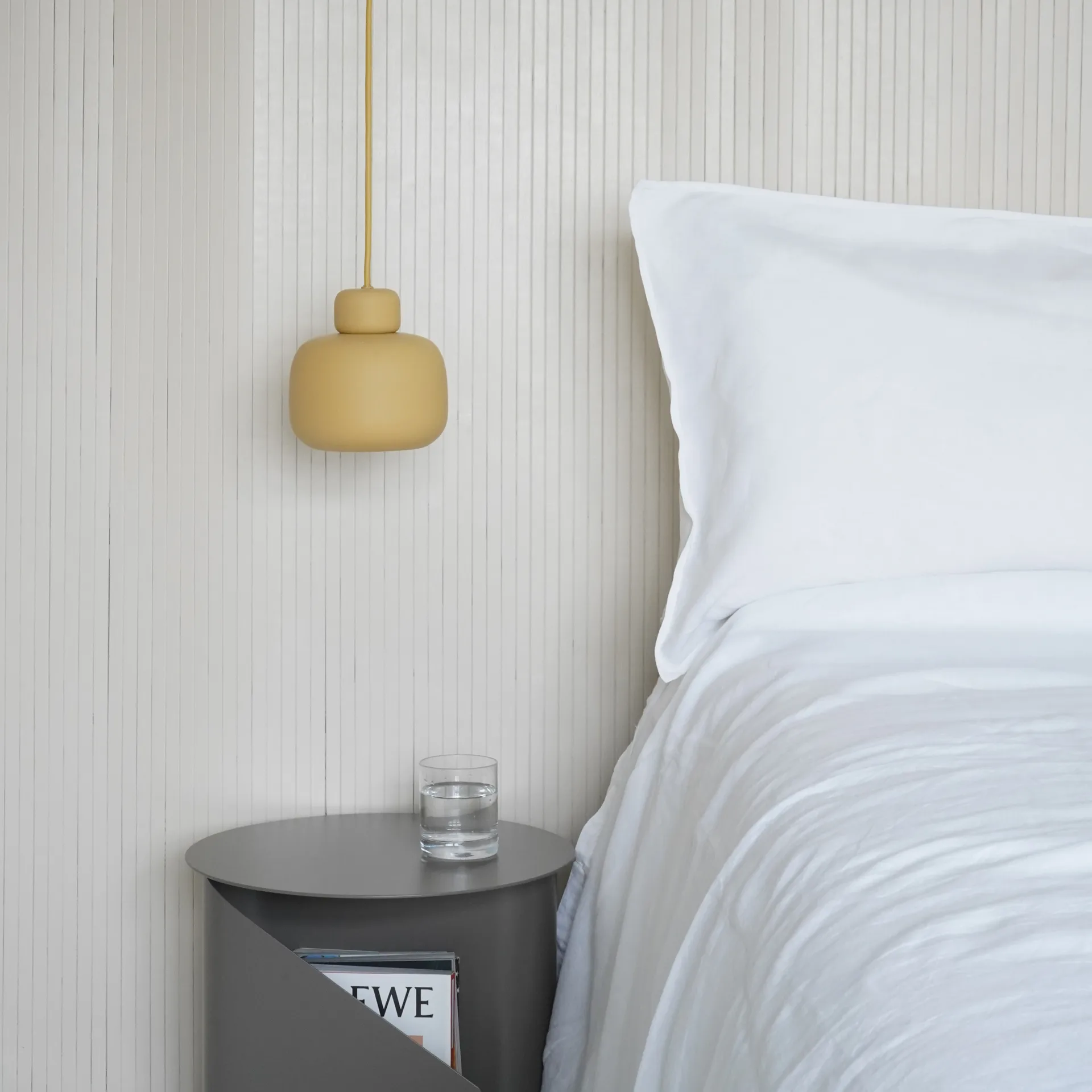 Stone loftslampe small, Sennepsgul Woud