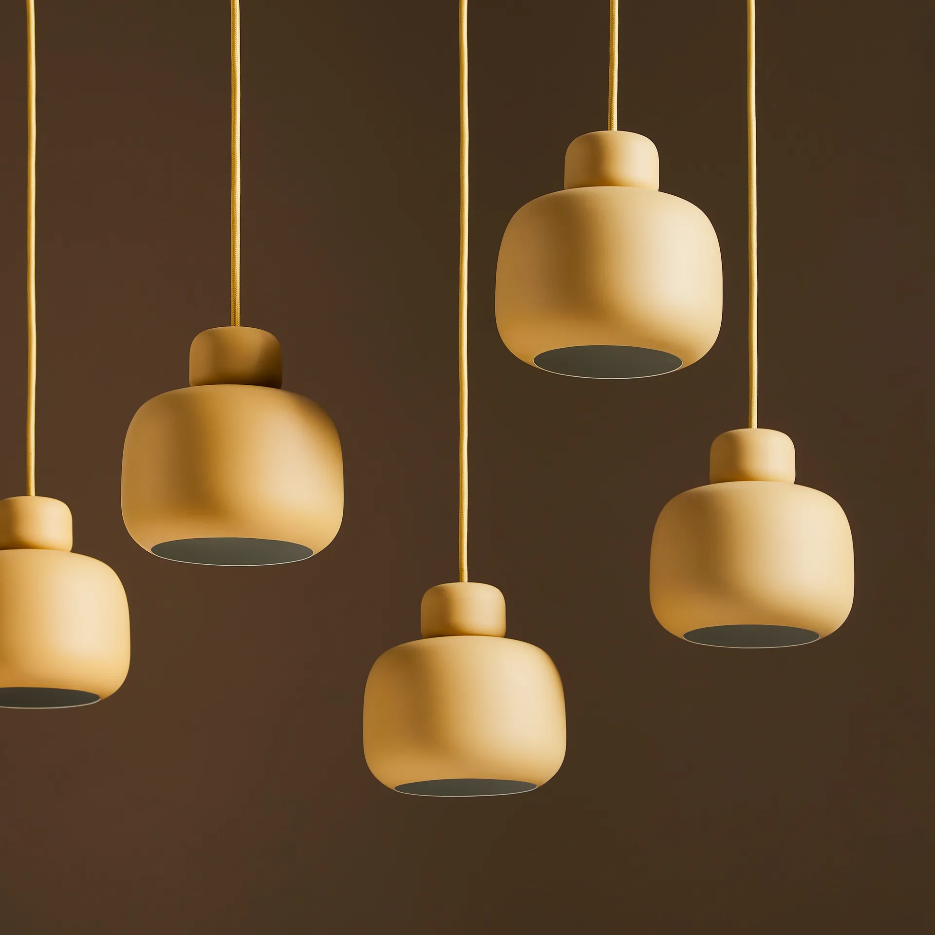 Stone loftslampe small, Sennepsgul Woud