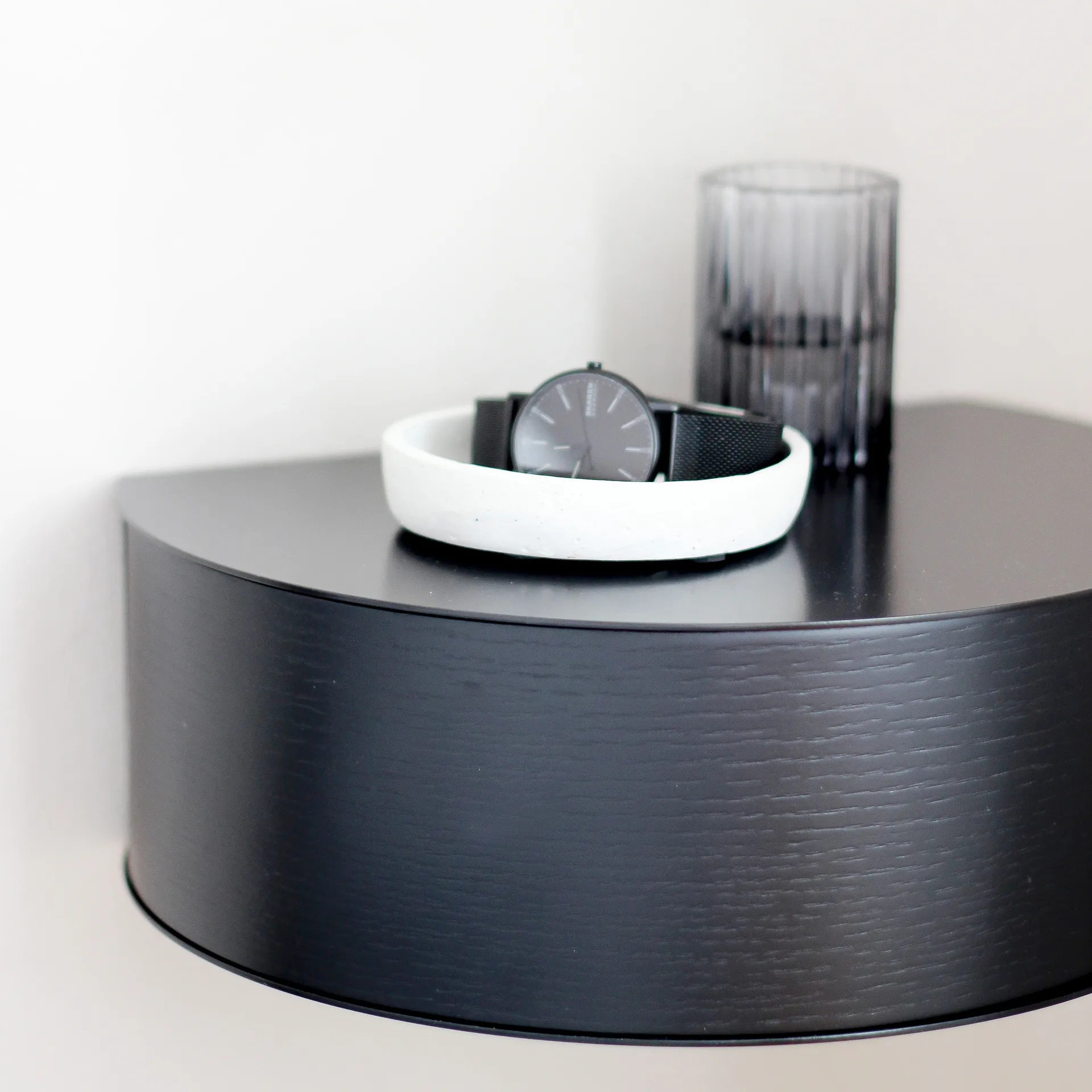 Wallie hylde, Sort Woud