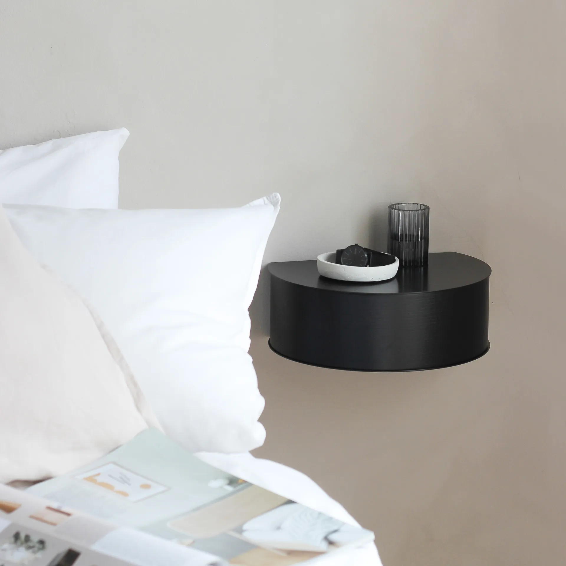 Wallie hylde, Sort Woud