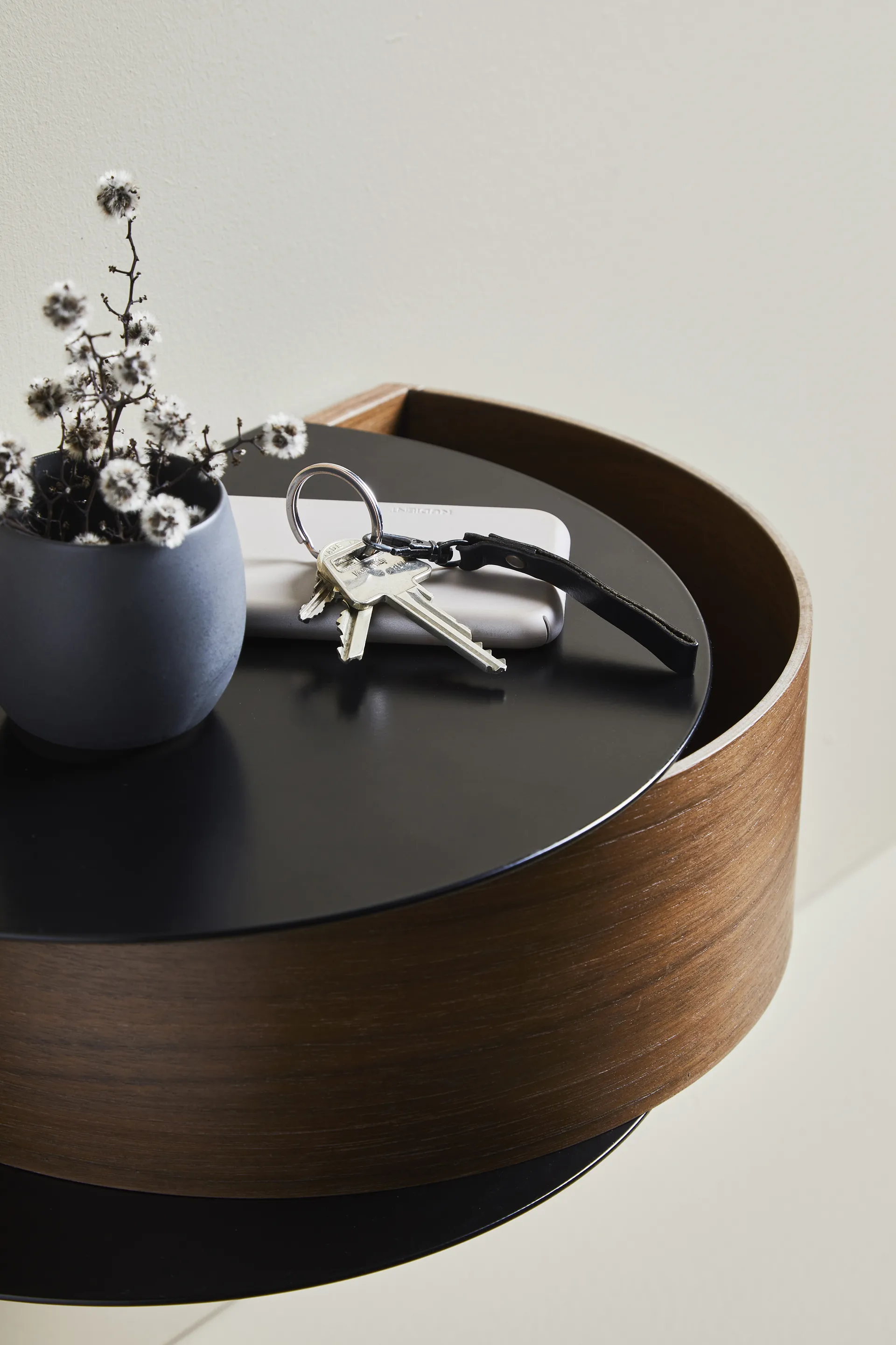 Wallie hylde, Valnød Woud