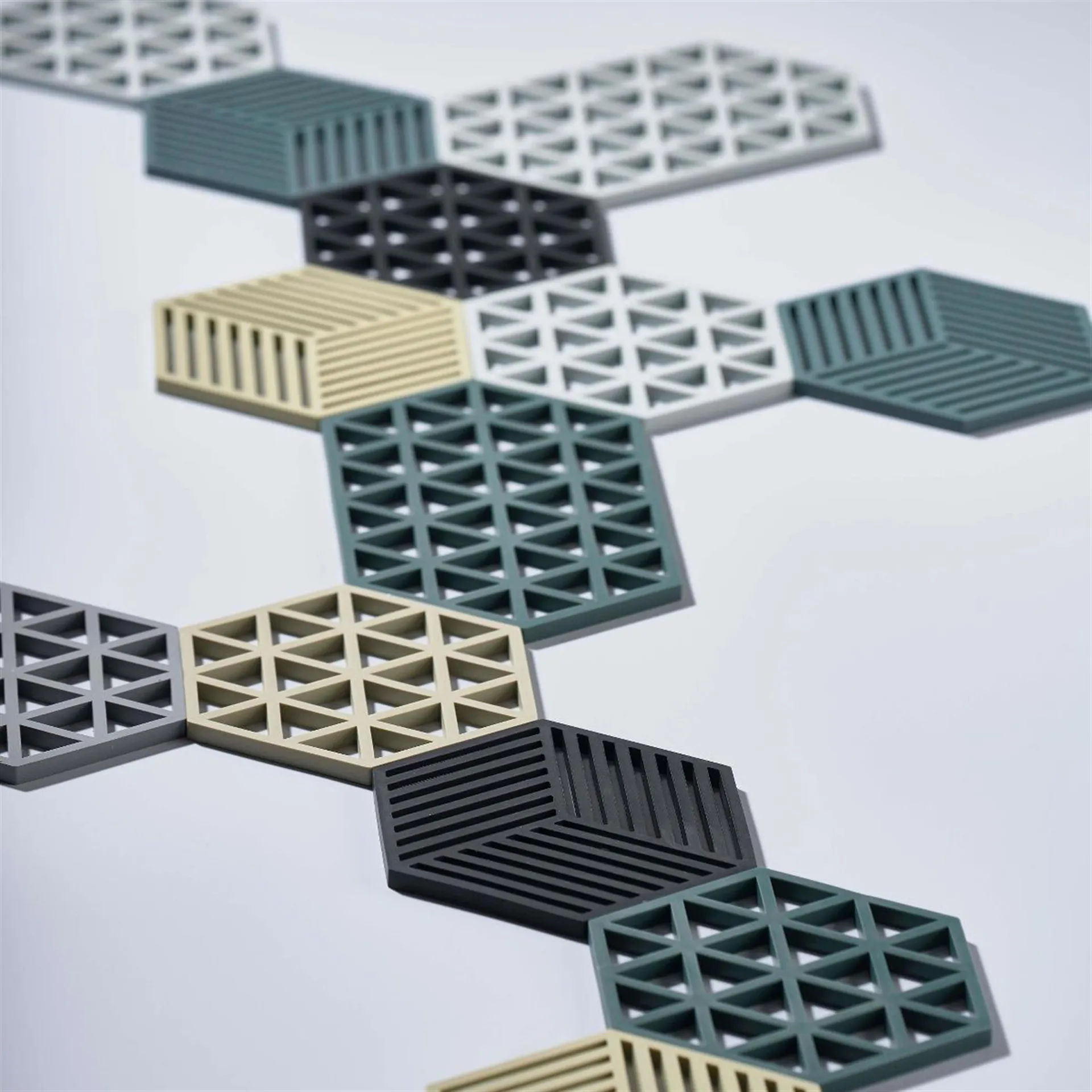 Hexagon bordskåner, varm grå Zone Denmark