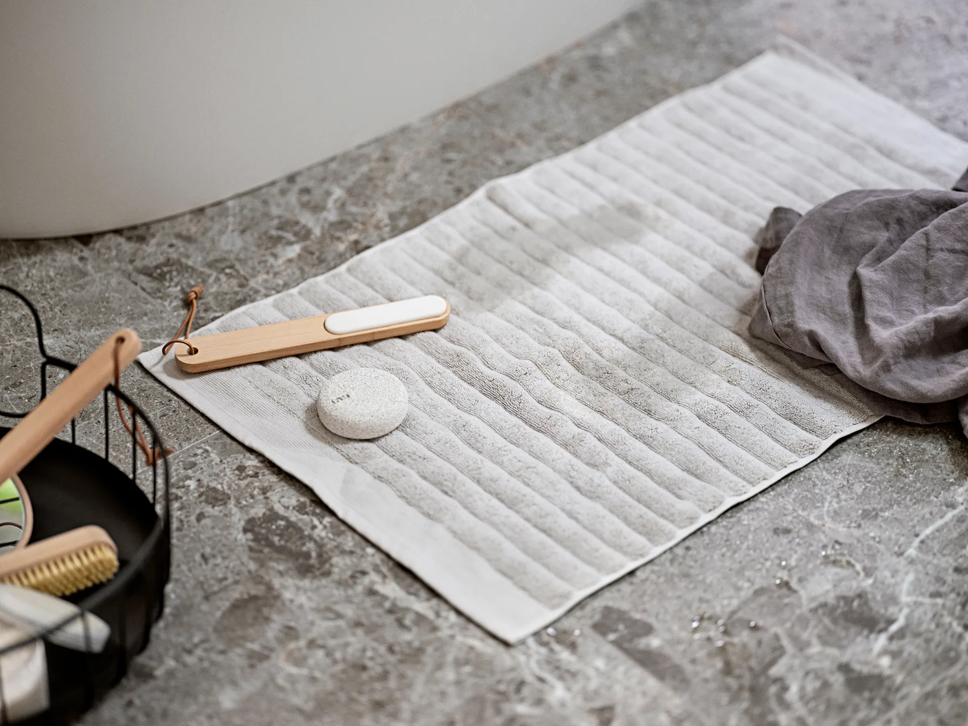 Inu bademåtte 50x80 cm, White Zone Denmark