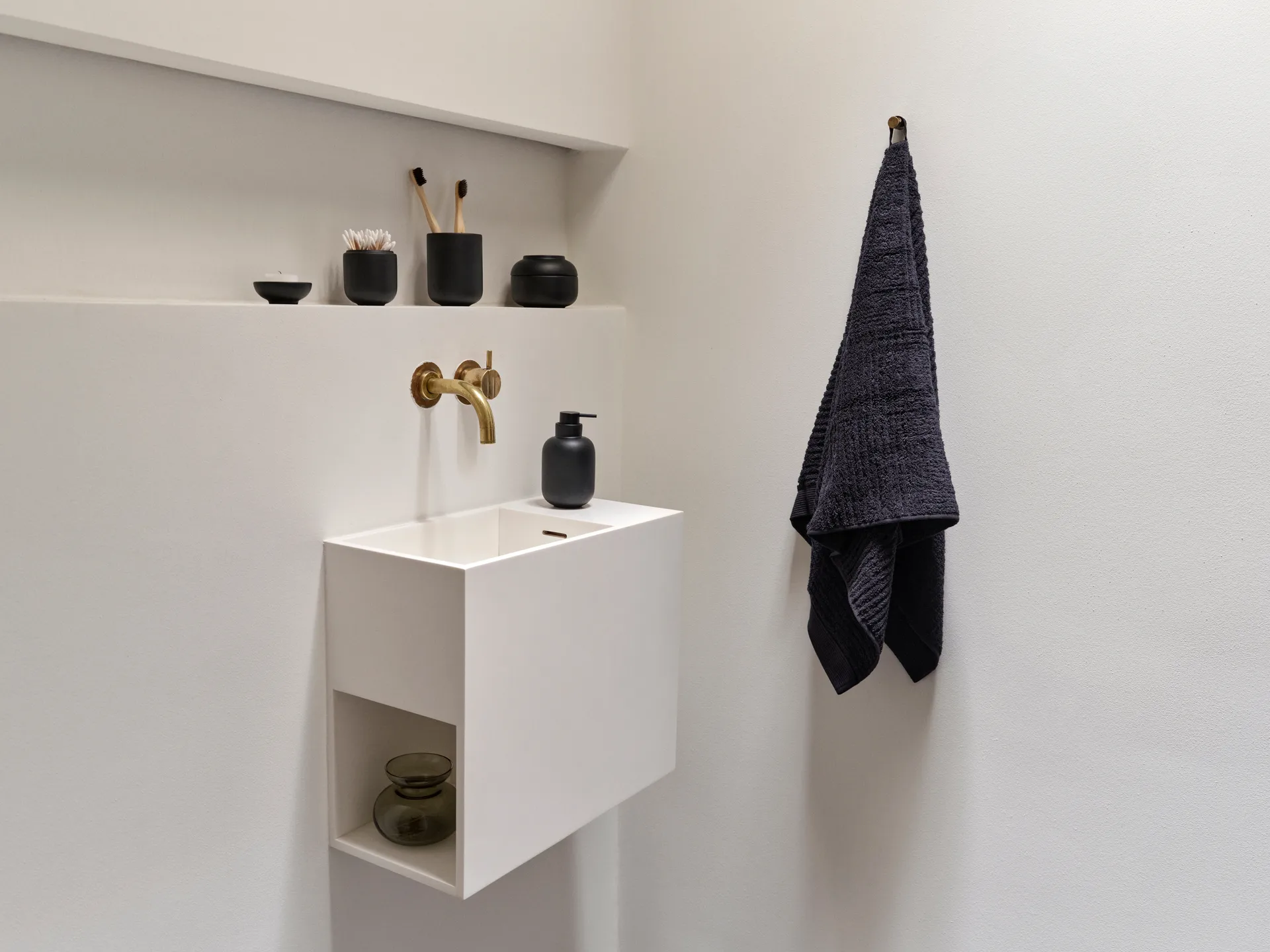 Sensu toiletbørste Ø11,8x41 cm, Black Zone Denmark