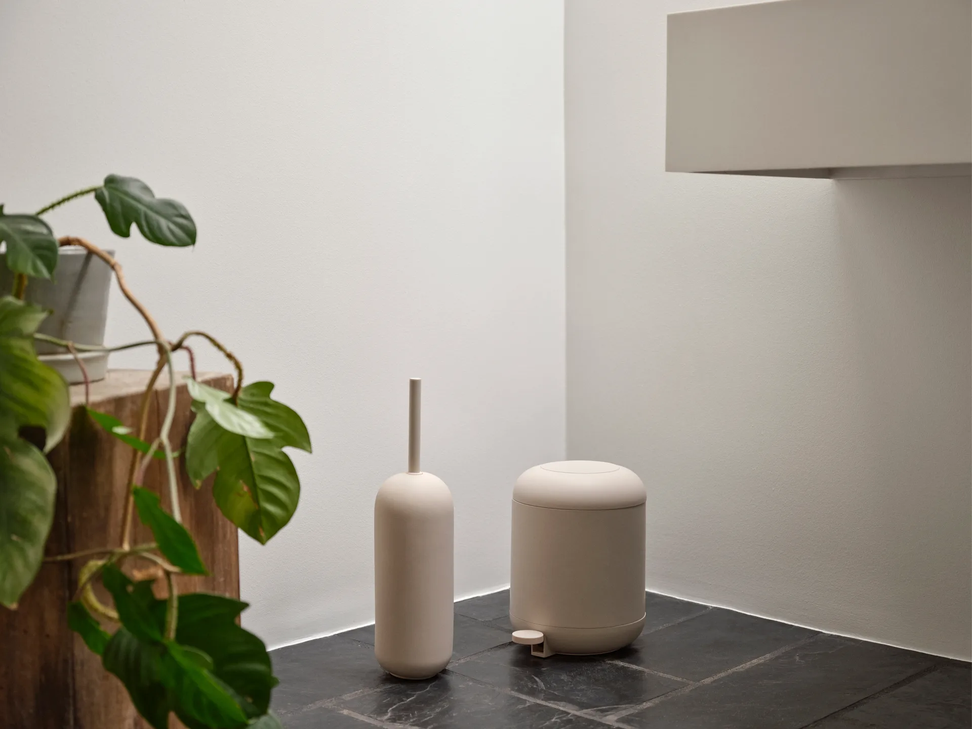 Sensu toiletbørste Ø11,8x41 cm, Sand Zone Denmark