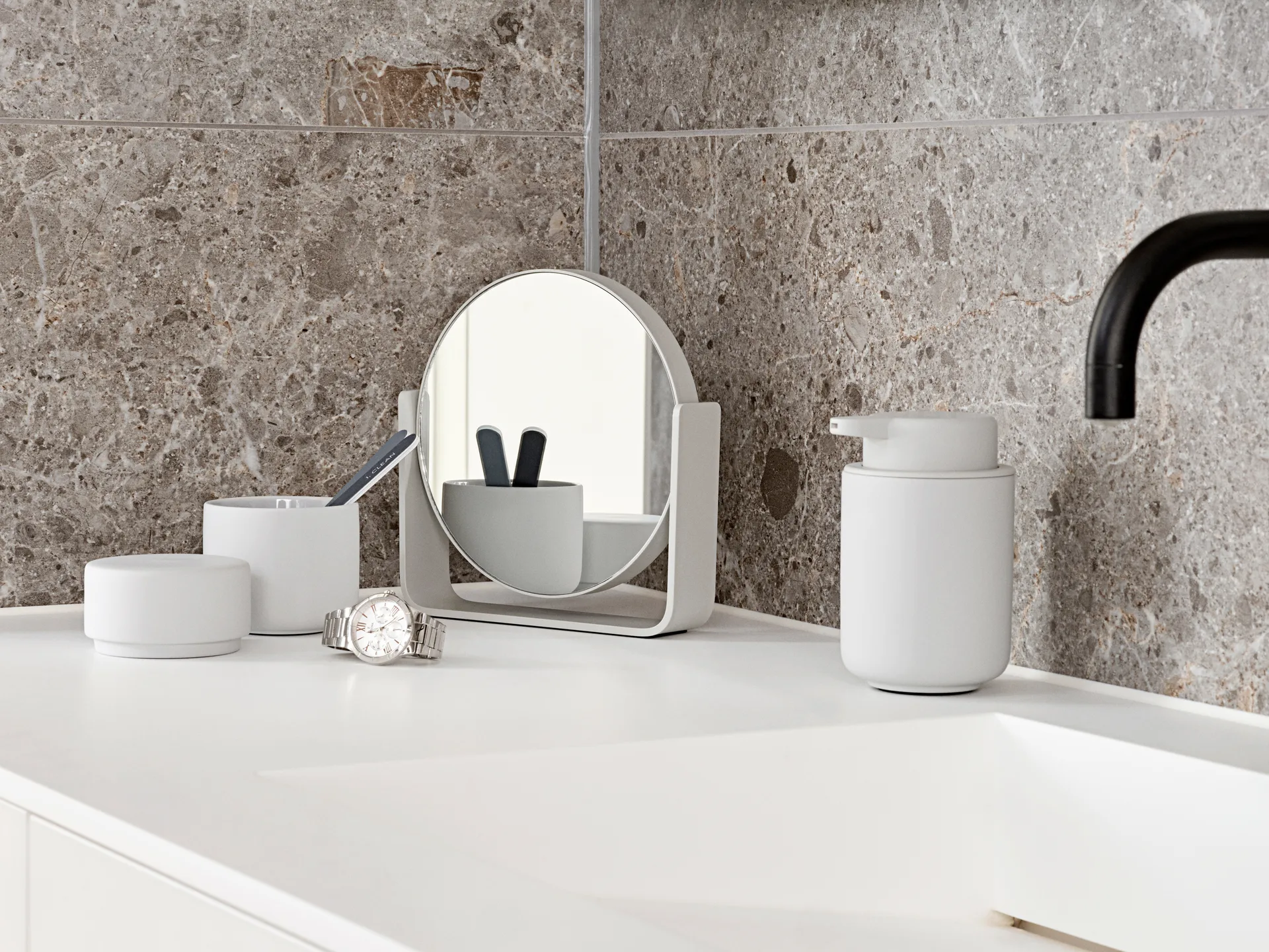 Ume bordspejl med 5x forstørrelse 19x19,5 cm, Soft grey Zone Denmark