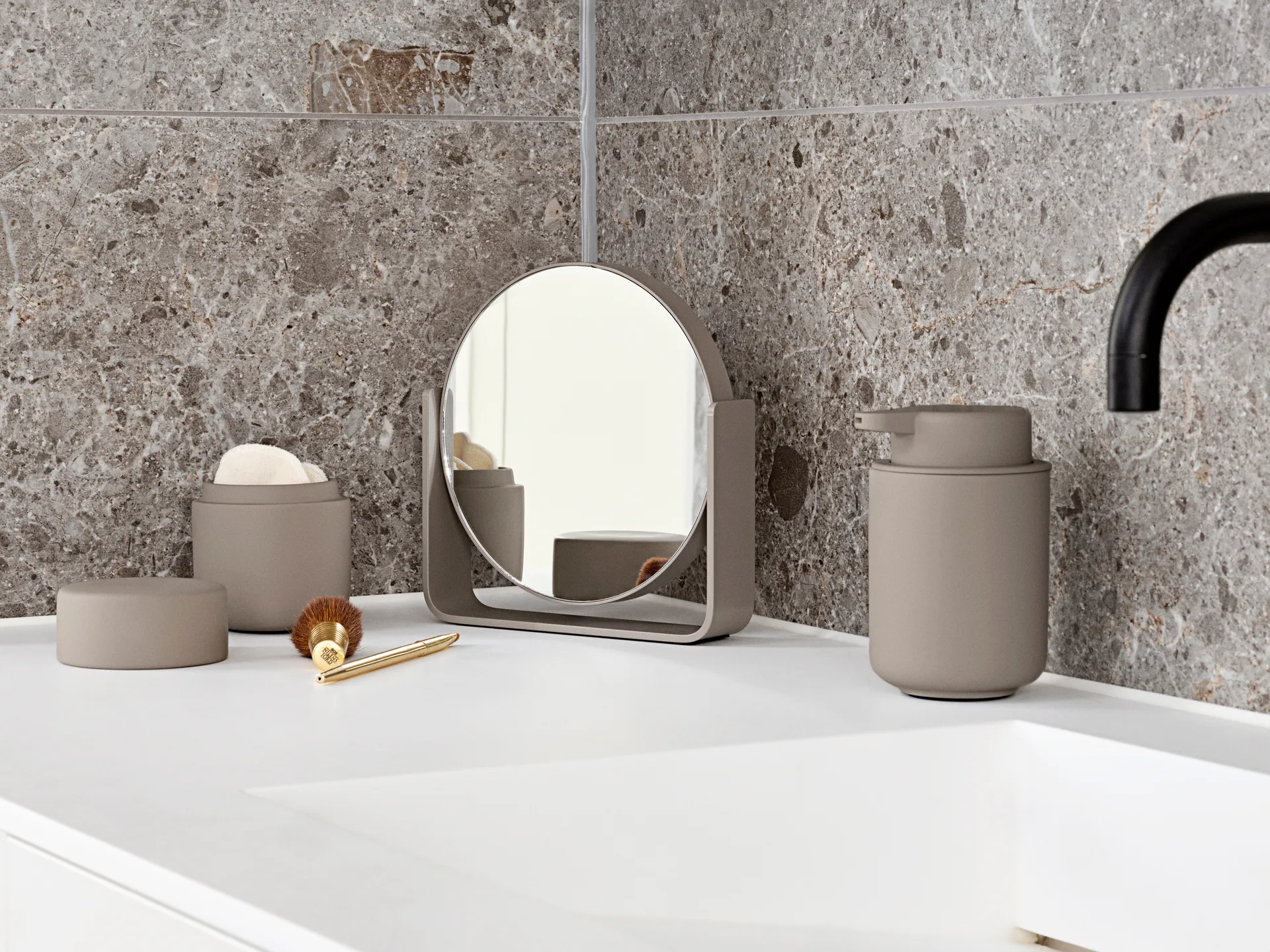 Ume bordspejl med 5x forstørrelse 19x19,5 cm, Taupe Zone Denmark