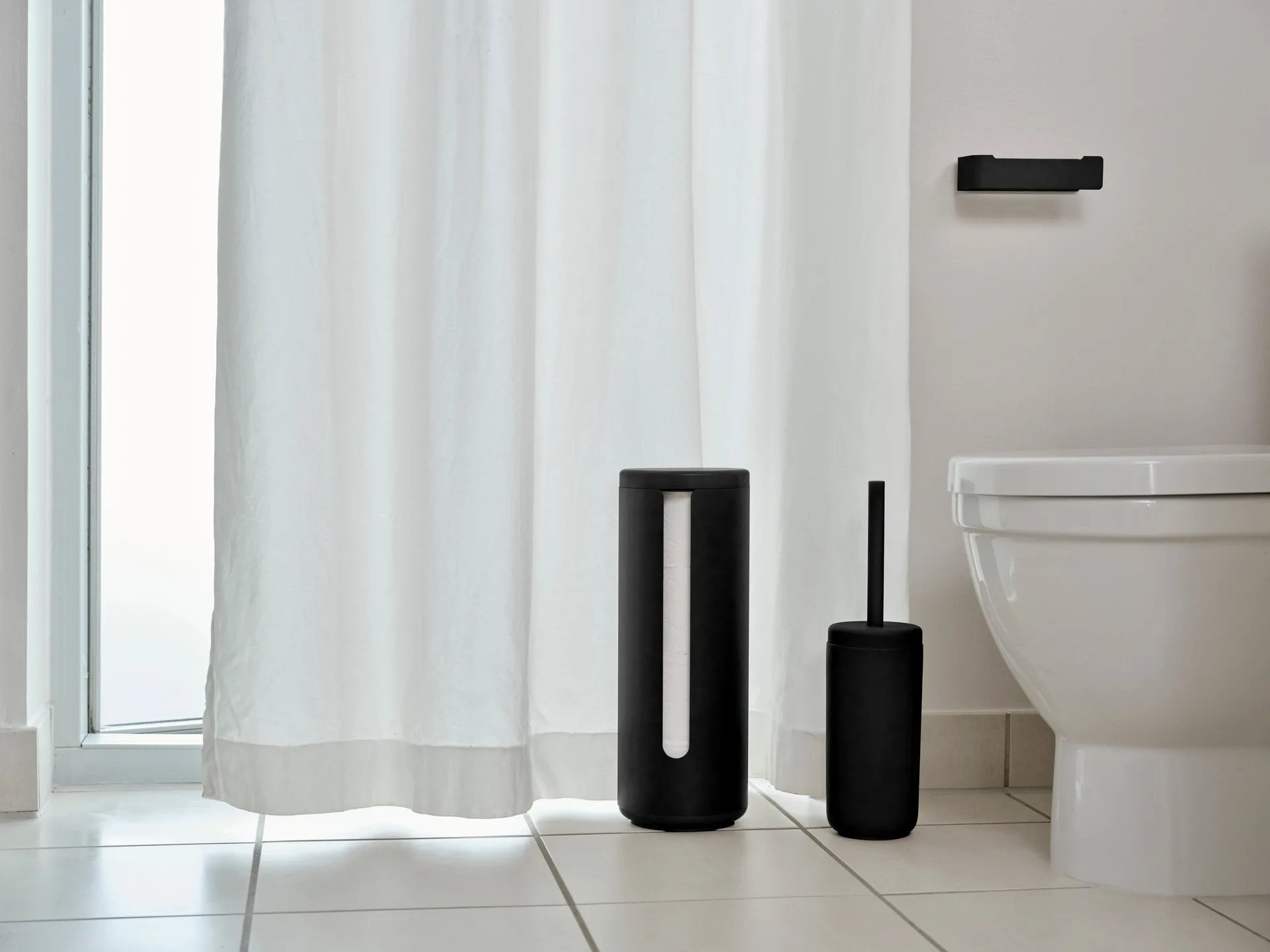 Ume holder til toiletpapir, Black Zone Denmark