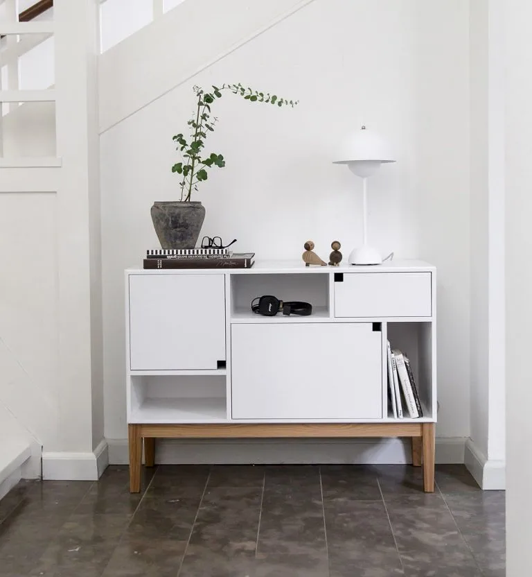 Citti 6x3 skab, white, understel i egetræ, mat lak Zweed