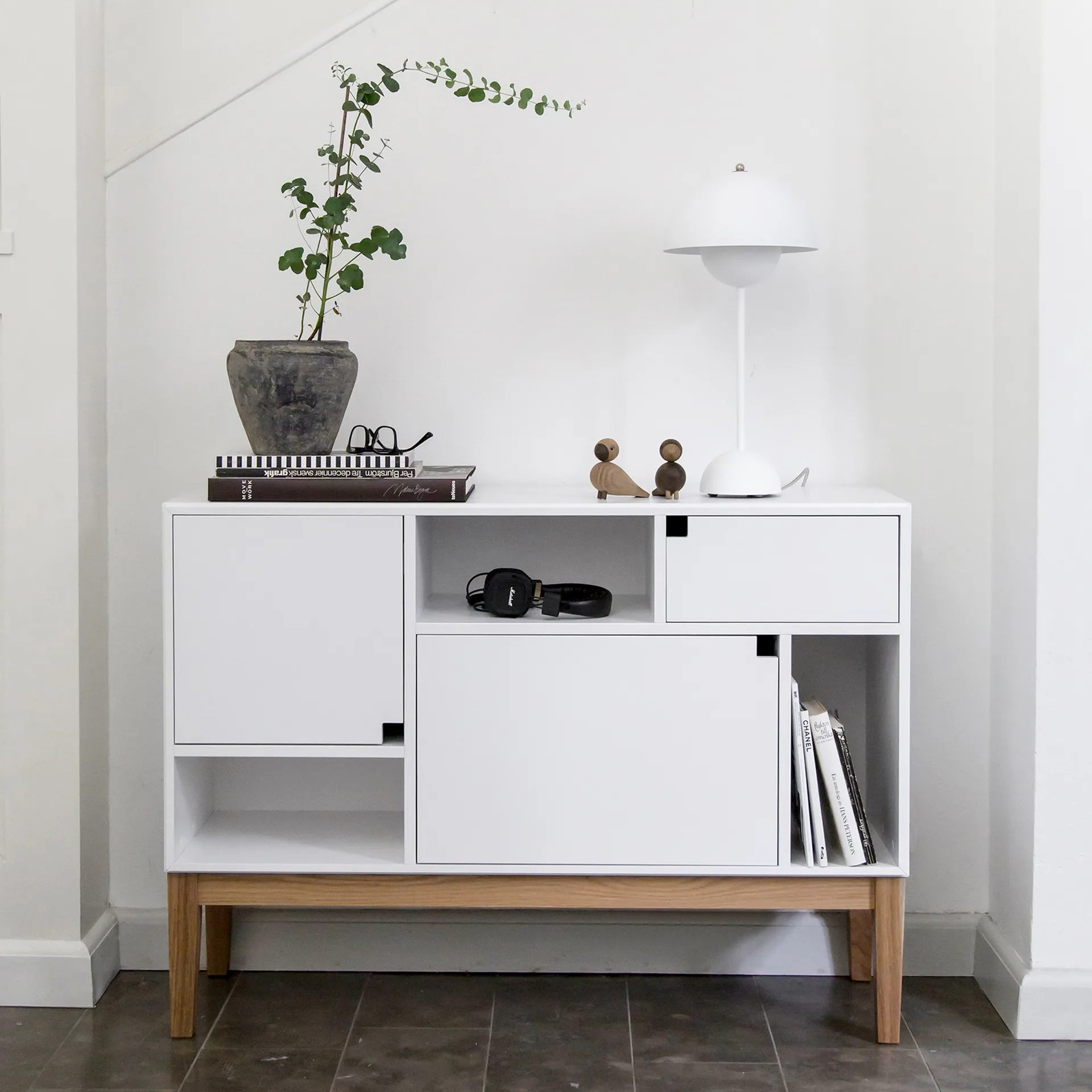 Citti 6x3 skab, white, understel i egetræ, mat lak Zweed