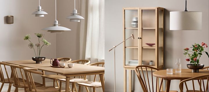 Her kan du se to forskellige belysningsidéer til spisestuen i en Japandi stil. Den ene med et langt spisebord og en klynge af lamper og den anden med et rundt bord og rund lampe.