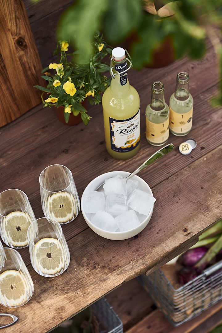 Lav en lemonade denne sommer, her i et højt glas fra Georg Jensen.