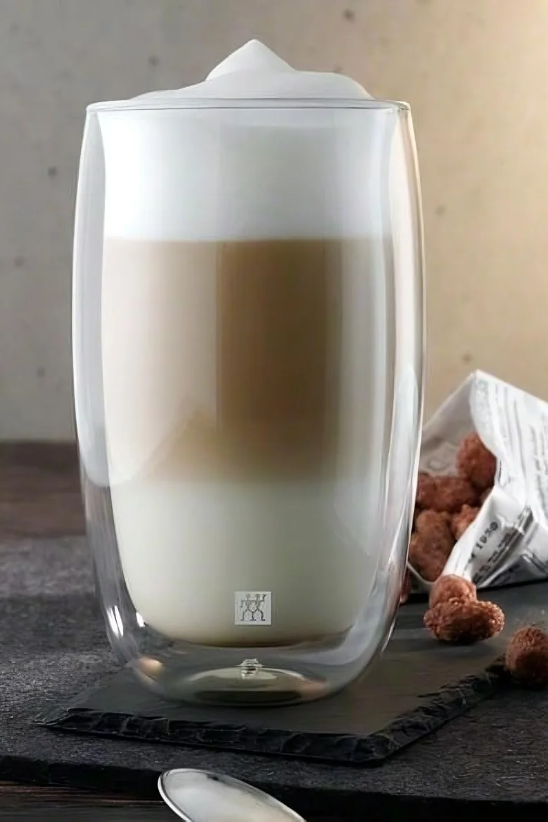 Store kaffekopper: Sorrento-koppen fra Zwilling er perfekt til din latte macchiato og holder kaffen varm i længere tid takket være dens dobbelt vægge.