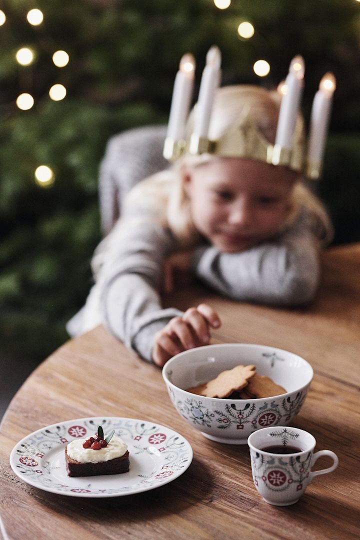Sådan pynter du op med traditionelt skandinavisk julepynt - Fyld din morgenmad med julestemning med Swedish Grace Winter-kollektionen. 