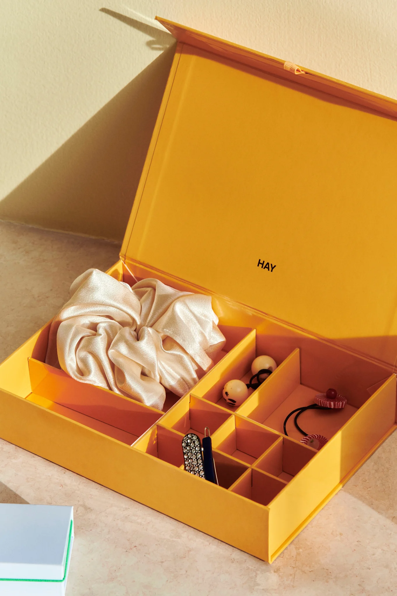 Column-opbevaringskurvene fra Ferm Living gør det nemt og stilfuldt at organisere hjemmet. 