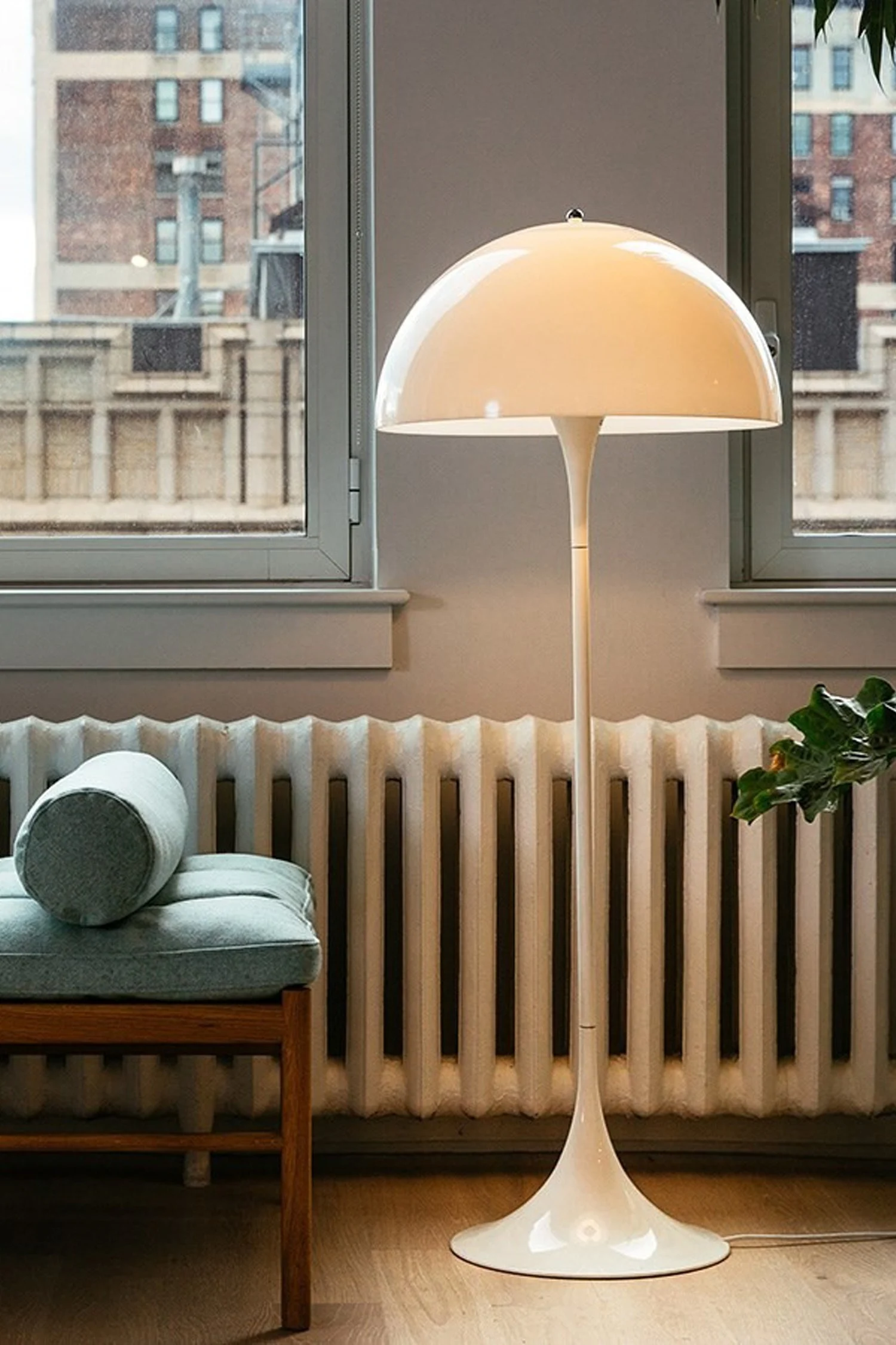 Planlæg din belysning i dit hjem med tre typer forskelligt belysning, her kan du se den plisserede Martin lampe fra HAY.