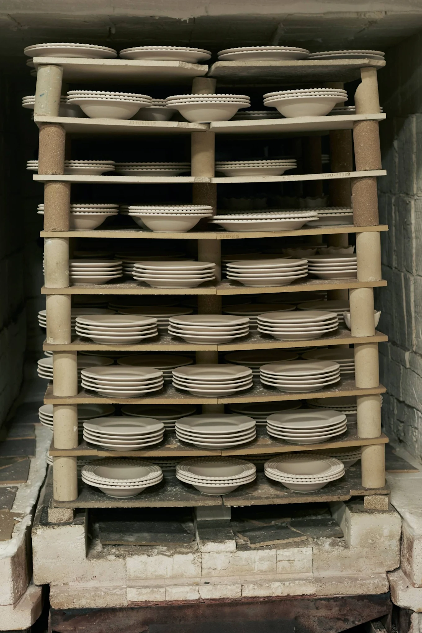 Endelig er keramikken bagt i ovnen i 12 timer.