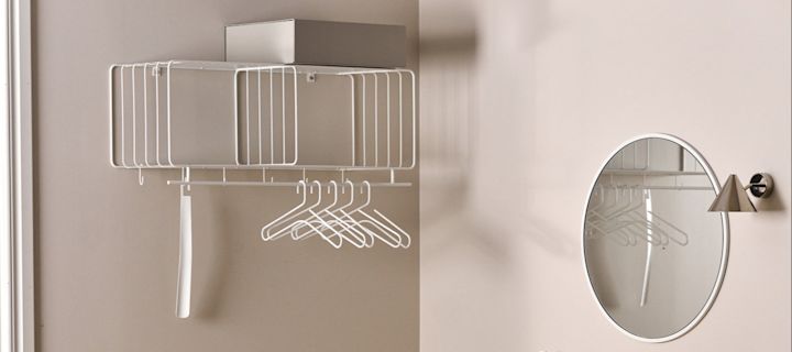 Inspiration til en lille entré men et langt smalt tæppe fra Scandi Living for at skabe plads og en indbydende følelse.