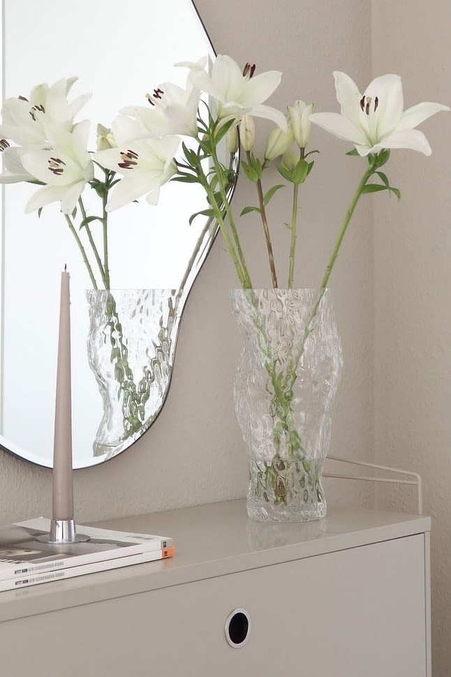 Drift vasen fra Cooee Design er perfekt til tørre eller friske blomster.