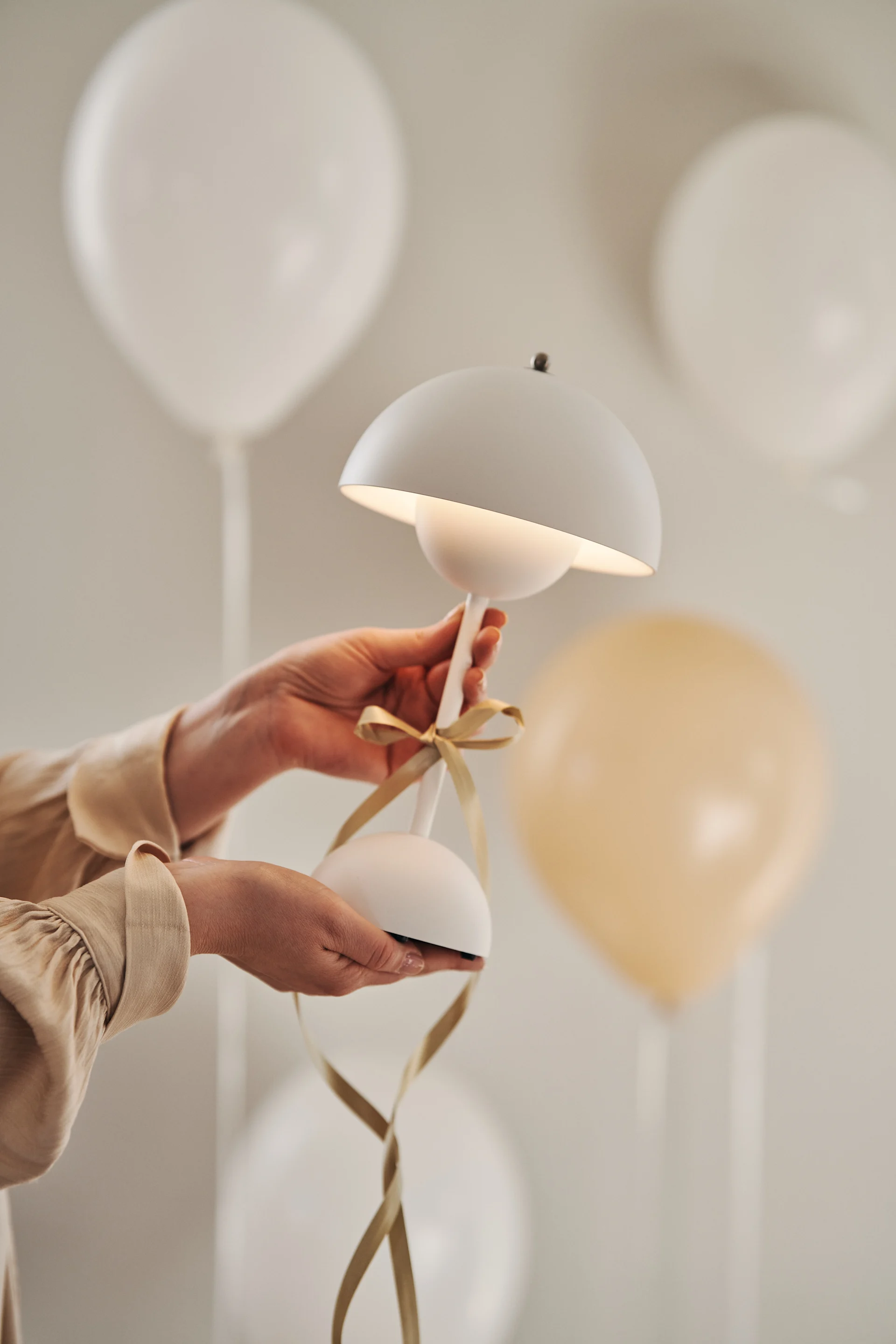 Design gaver til alle lejligheder - her den bærbare bordlampe VP9 Flowerpot fra &Tradition.