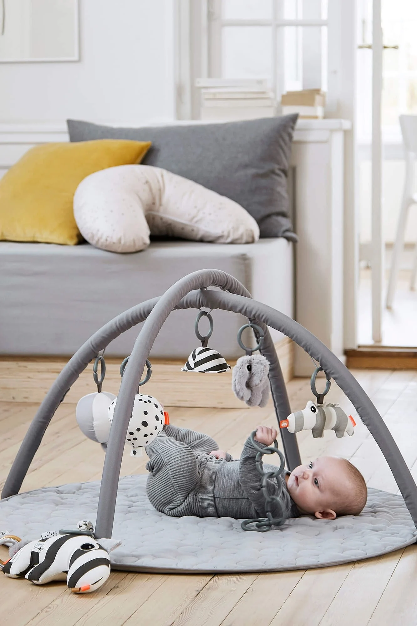 Kalle bamsen fra Bloomingville er en blæksprutte og den ser ikke bare sød ud, men har også en rangle indeni hvilket gør den til en fantastisk gave til babyshower.