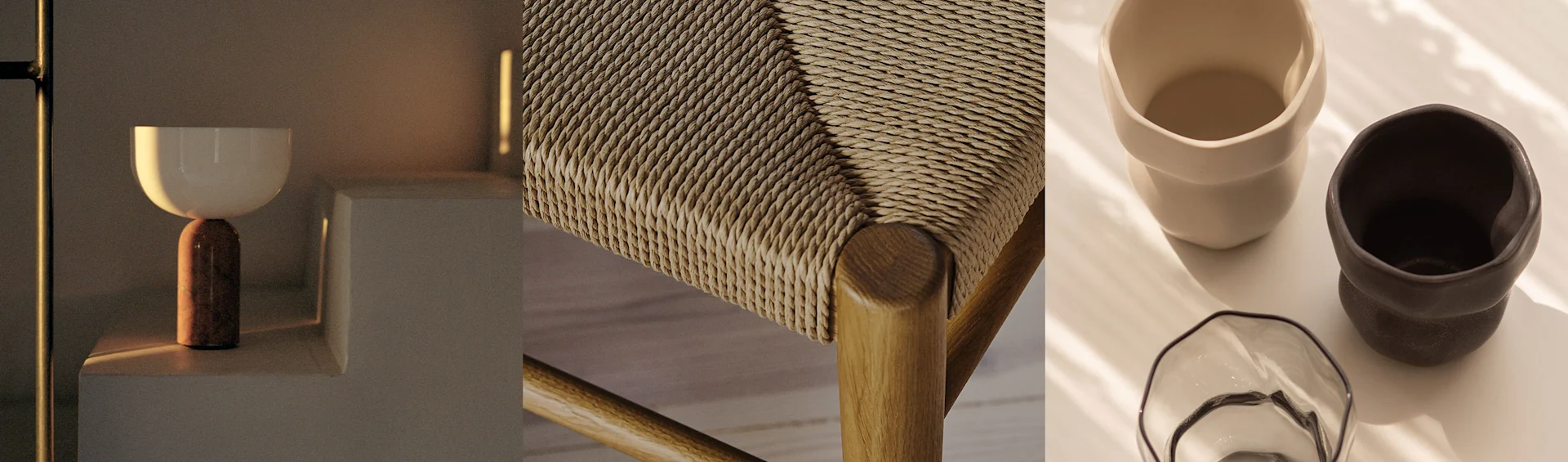 En moderne lampe, et flettet stolebetræk og to keramikkrus med en glasskål, alt i varme toner.