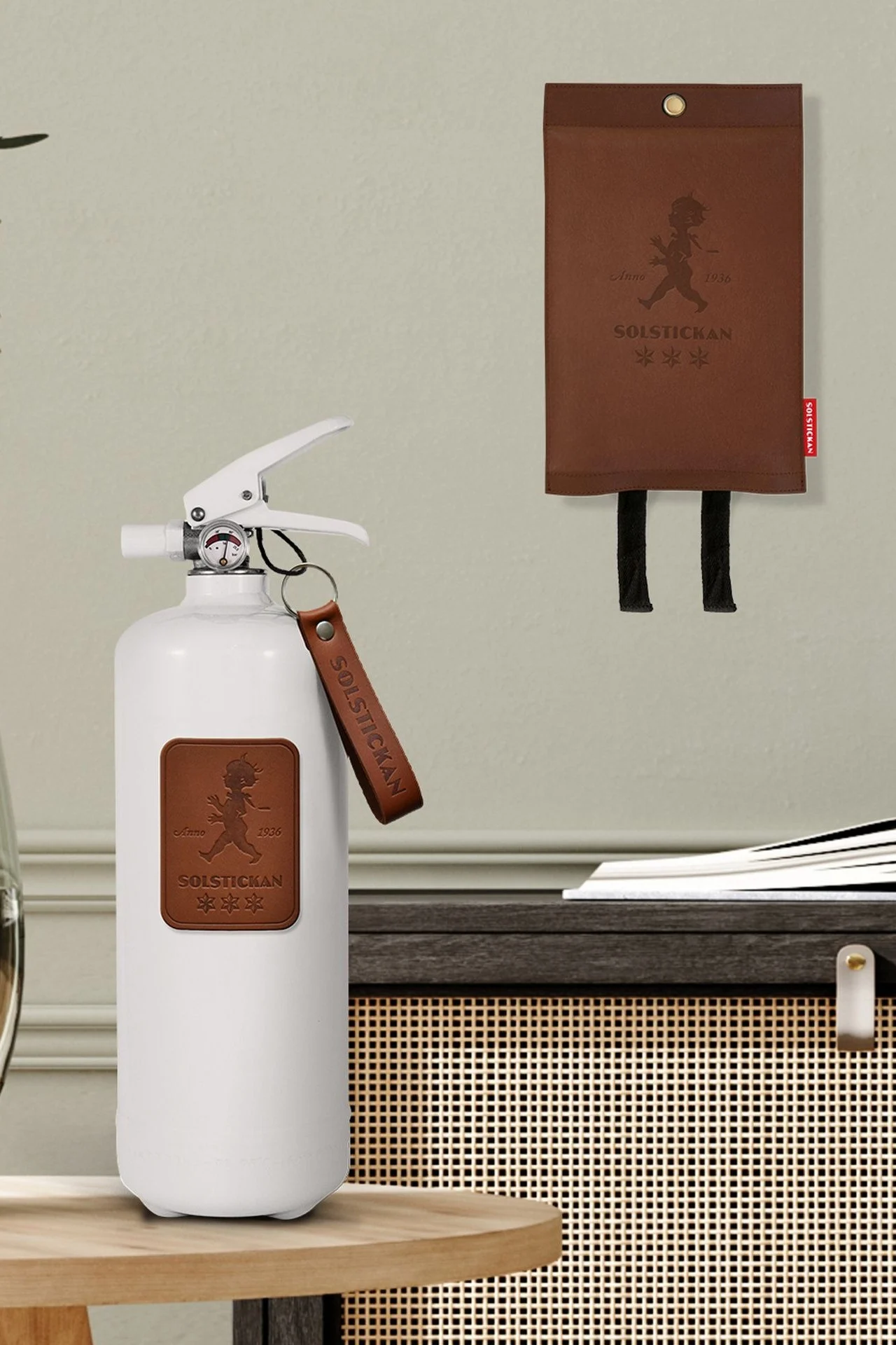 Sikkerheden for vores nære og kære er særdeles vigtig for os. Der er en fin brandslukker eller brandtæppe fra Solsticakn en god gaveidé til fars dag.