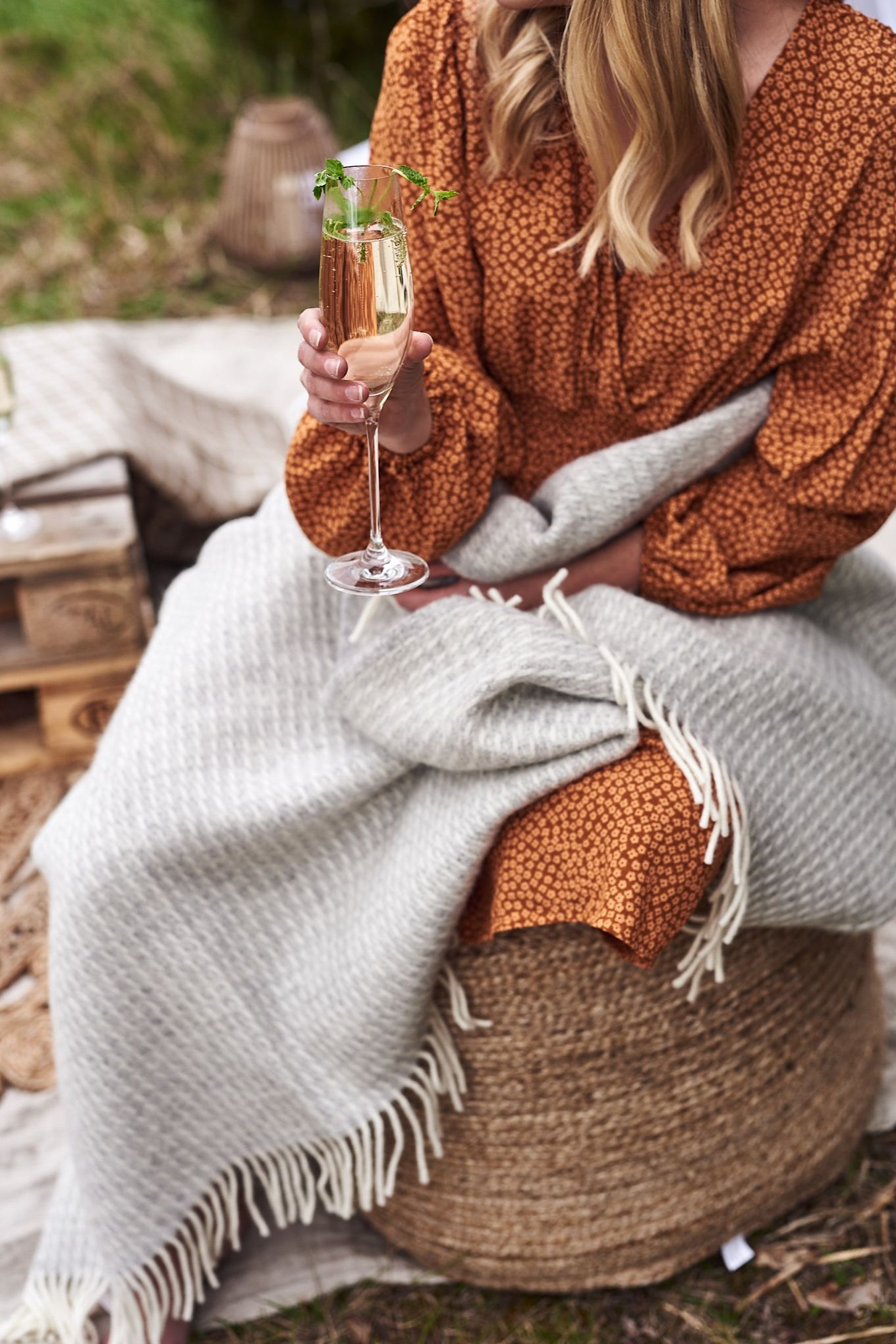 For noget forfriskene denne sommer så prøv prosecco med hyldeblomst serveret i et champagneglas.