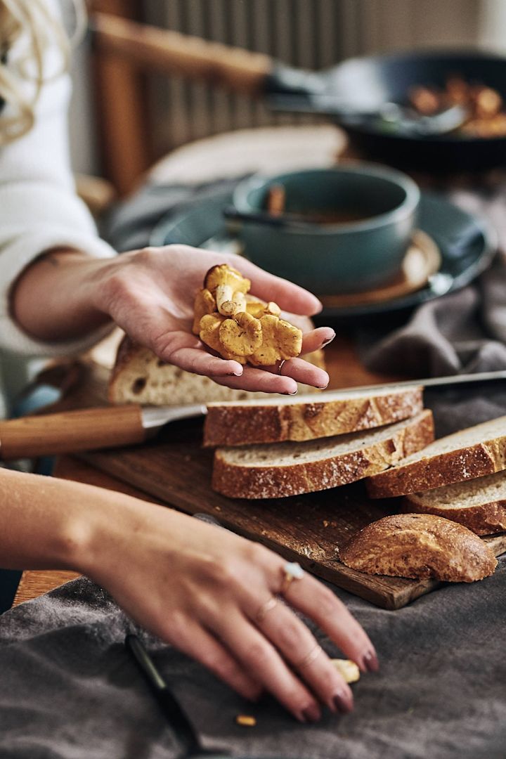 Skandinaviske livsstilsting, som du kan prøve denne vinter - friske svampe til at stege og lægge på toast. 