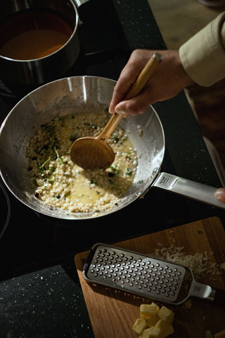 Her kan du se risotto i All Steel Wok fra Fiskars.