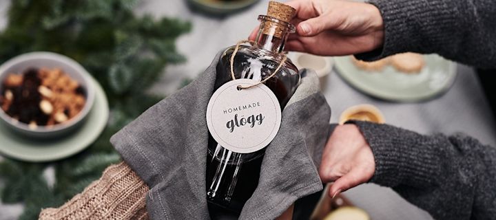 Hjemmelavet alkoholfri gløgg i karaflen fra Sagaform til en hyggelig gløggfest.