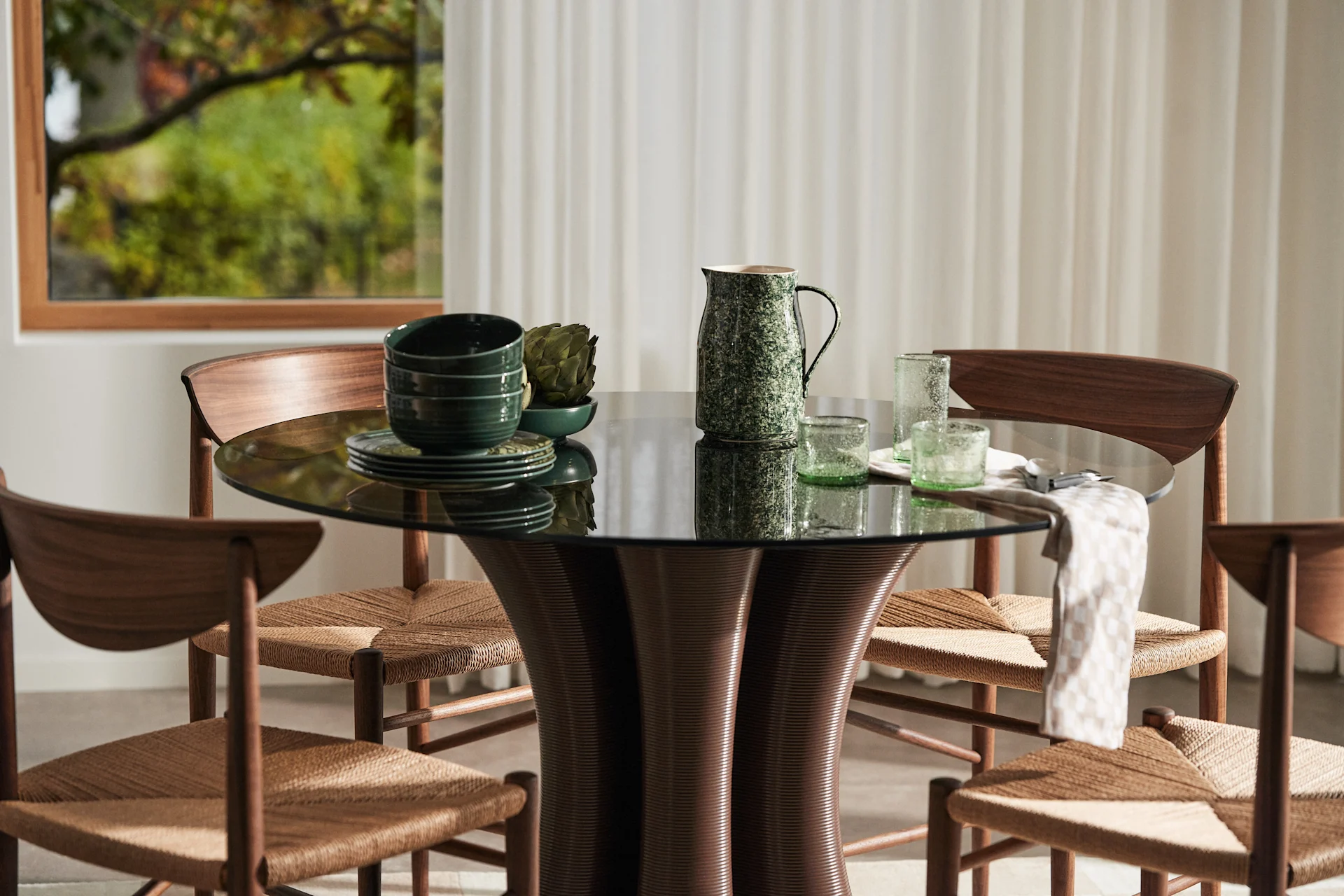 Her kan du se det 3D printet Anemone spisebord i spisestuen.