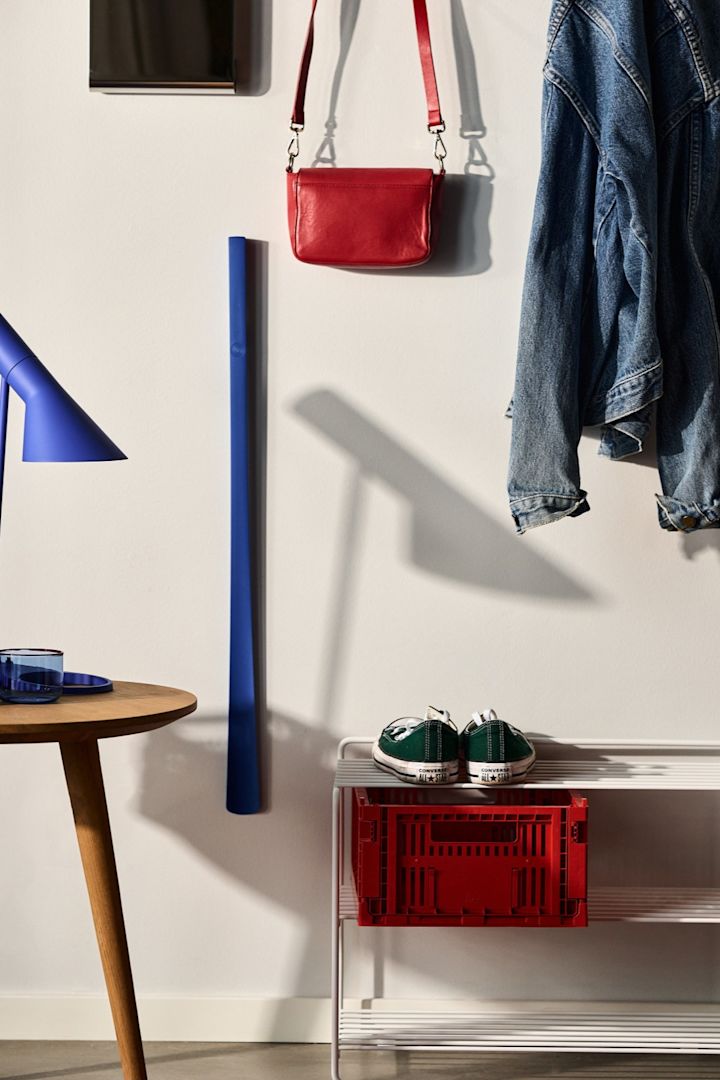 Hæng et magnetisk skohorn på væggen så du aldrig mister det, her ser du Normann skohornet fra Normann Copenhagen der hænger i gangen.