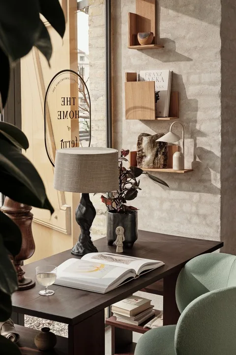 Her ser du en vinduesudstilling hos Ferm Living, som er et must-see på enhver københavnsk byguide for designelskere. 