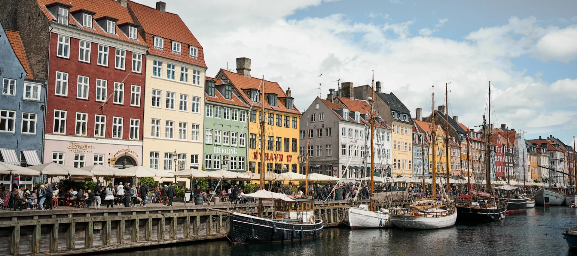 Nyhavn i København er et populært turiststed, et must for enhver byguide til København.
