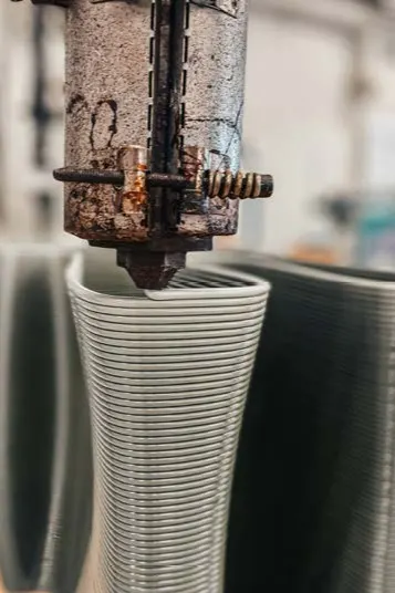 Her kan du se 3D møblerne blive printet til Ekbacken Studios.