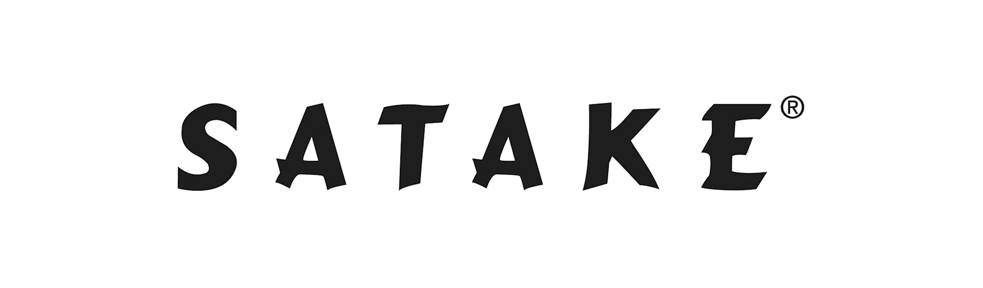 “SATAKE”-logo i en stiliseret, fed sort skrifttype med et registreret varemærkesymbol.