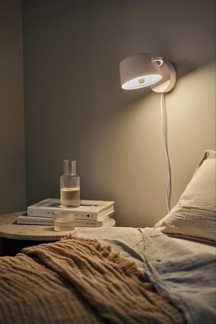 Forny dit hjem med trendy lamper - her ser du HAY Nelson Bubble Ball-væglampen i hvid.
