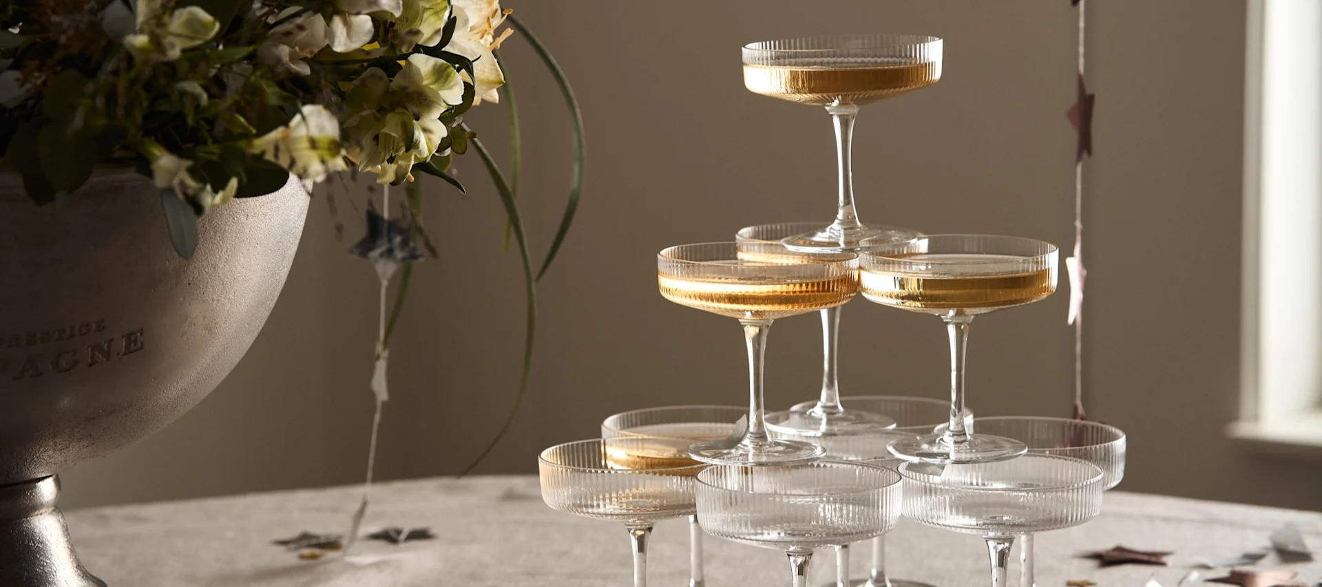 Lær at bygge et champagnetårn til din nytårsfest i år!