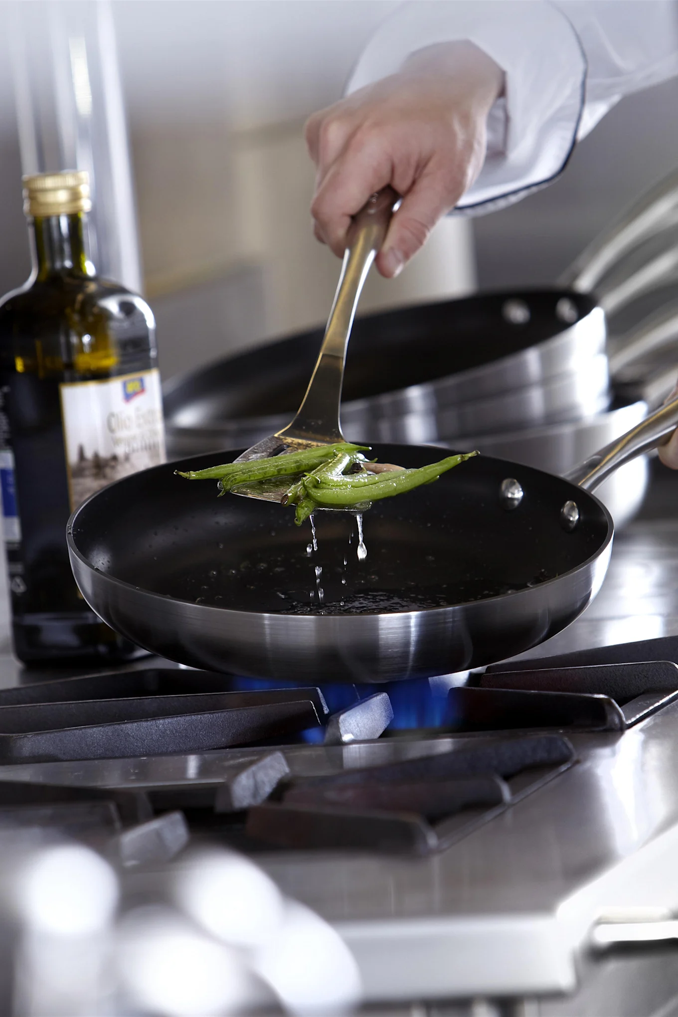 Julegavetip - en god stegepande fra Fiskars. Her Norden i støbejern med træhåndtag. 