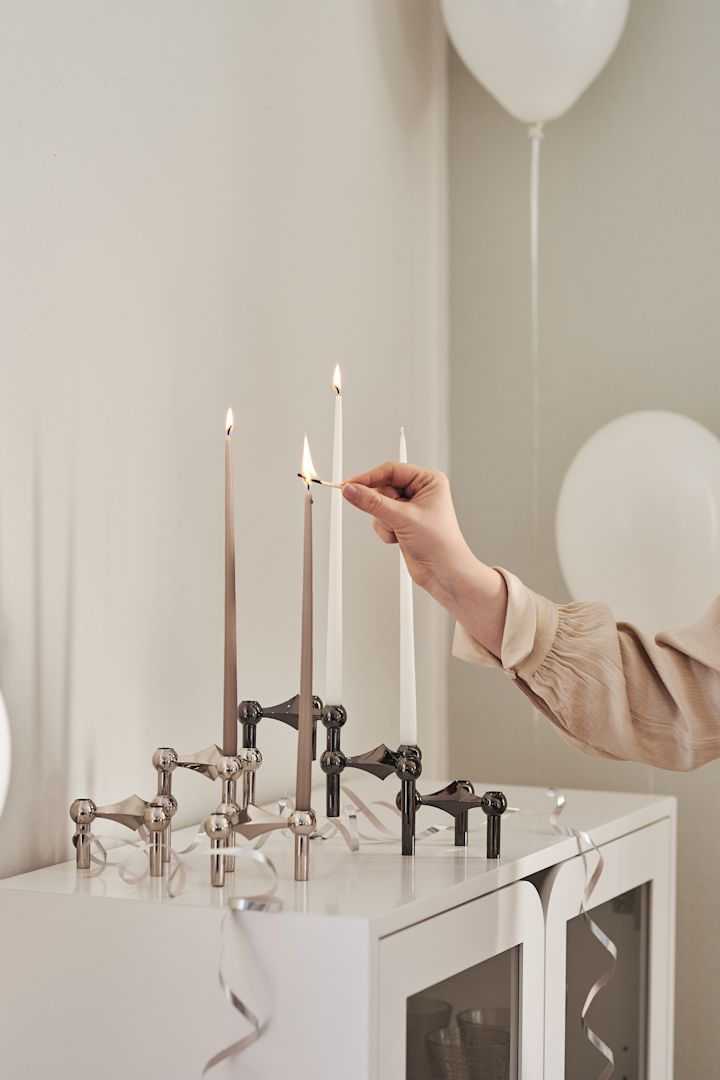 Design gaver til alle lejligheder - på sofabordet eller i soveværelset. Nagel-lysestagen fra STOFF er en stilfuld detalje i ethvert rum.
