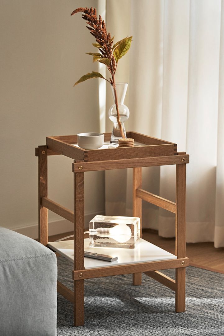 Frame sidebordet fra Design House Stockholm med den kendte Block lampe.