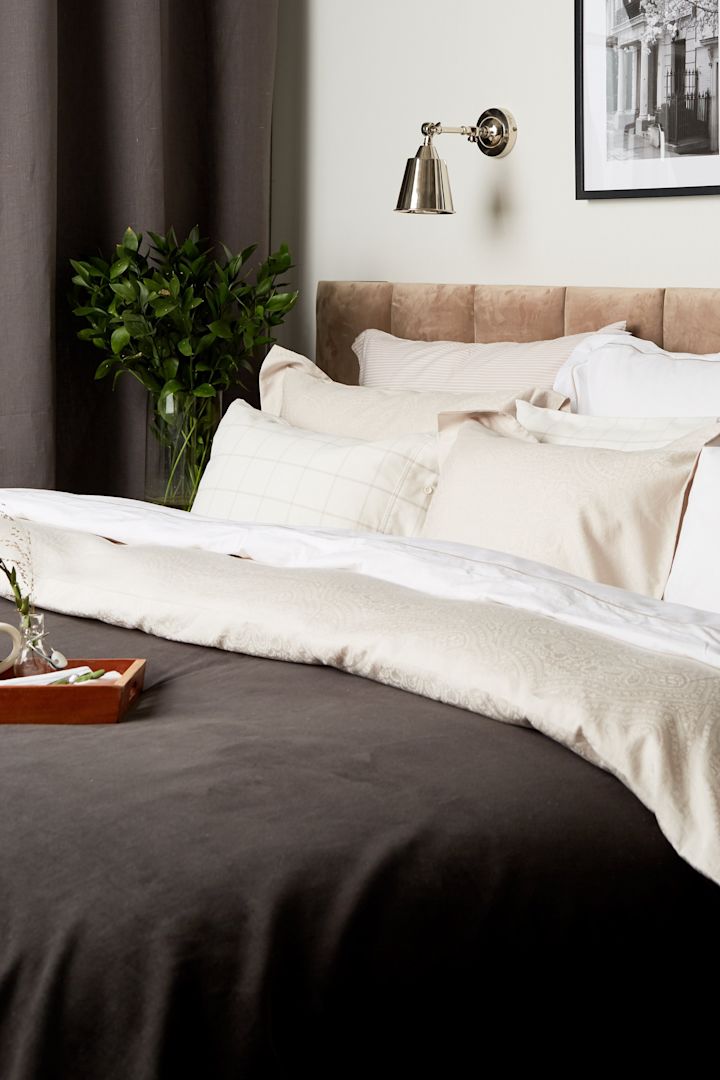 En seng med sengetøj fra Lexingtons Hotel Collection er den perfekte måde at dekorere dit soveværelse med en hotel fornemmelse.