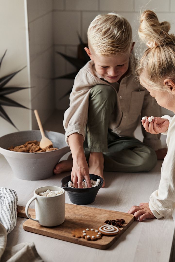 Skandinaviske livsstilsting, som du kan prøve denne vinter - Lav varm chokolade med børnene! 
