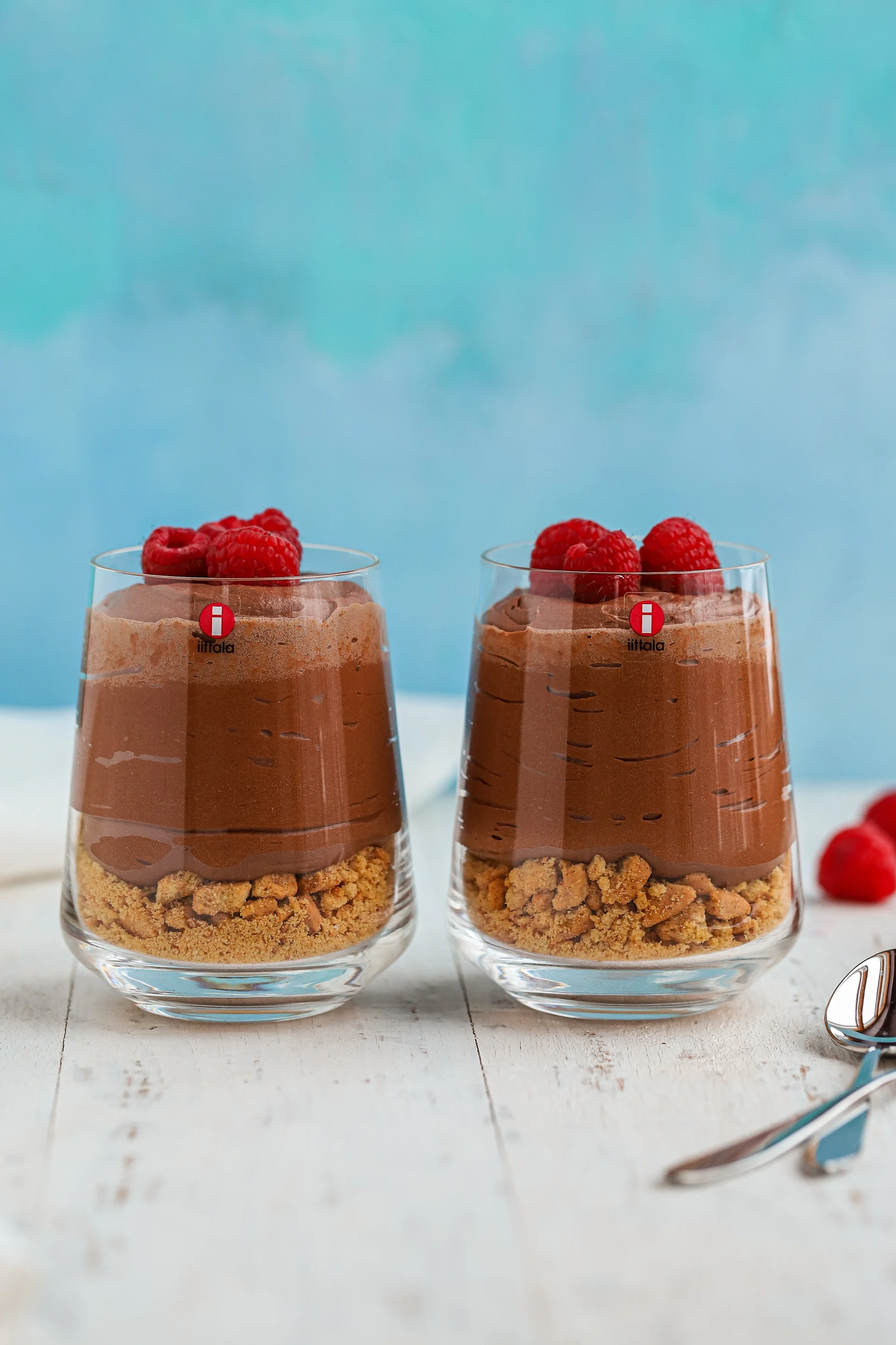 Baka med Frida til nytår – 3 festlige chokolade opskrifter til nytår. Her kan du se en lækker opskrift på en chokolade cheesecake i et Essence drikkeglas fra Iittala. 